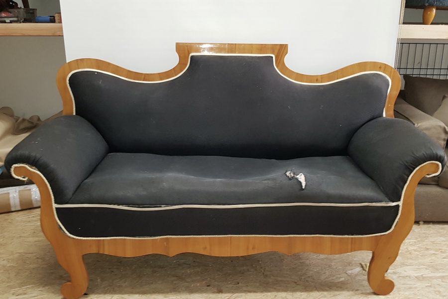 Restaurierung eines Biedermeiersofas