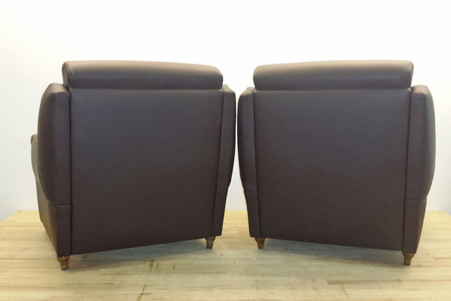Polstersessel mit Hocker in Leder um 1950