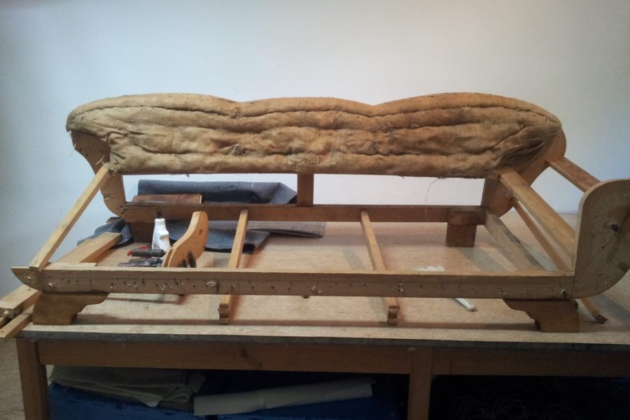 Restaurierung eines ART DECO Sofas​
