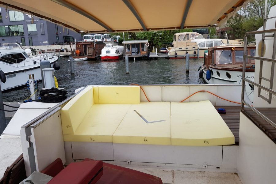 Sitz- und Rückenpolster für ein Boot