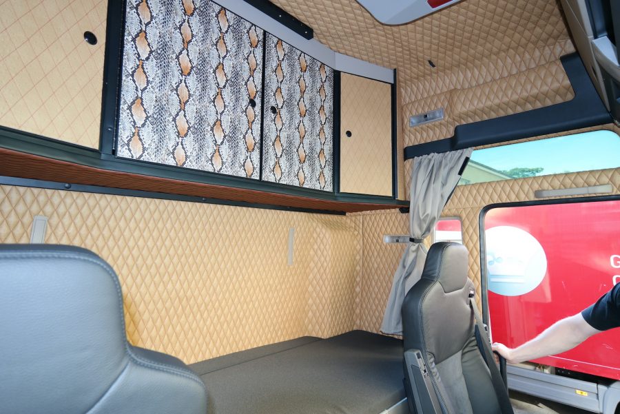 Aufarbeitung eines LKW
