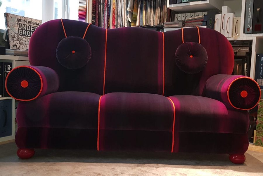 Sofa in Amazilia Samt