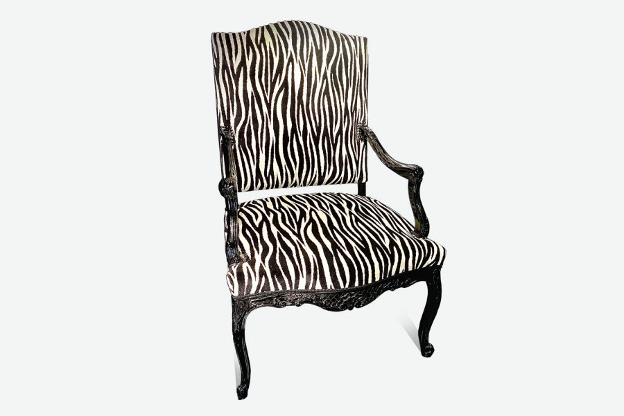 Barock-Sessel mit weißen Tiger-Stoff