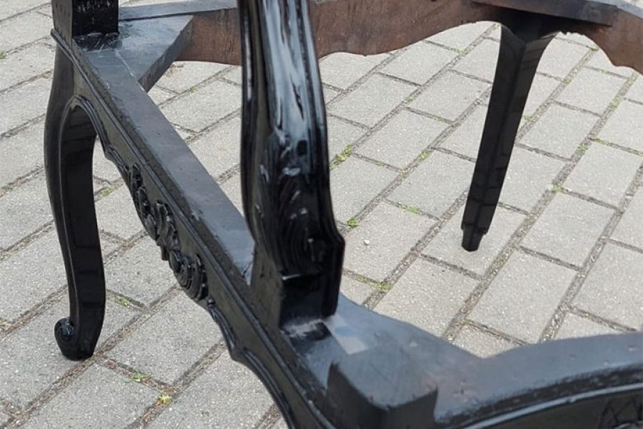 Barock-Sessel mit weißen Tiger-Stoff