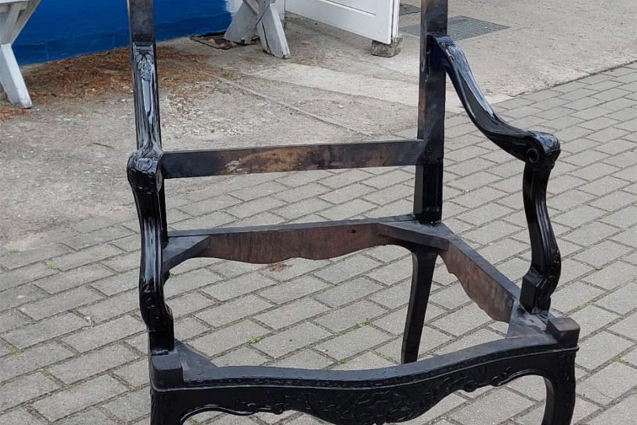 Barock-Sessel mit weißen Tiger-Stoff