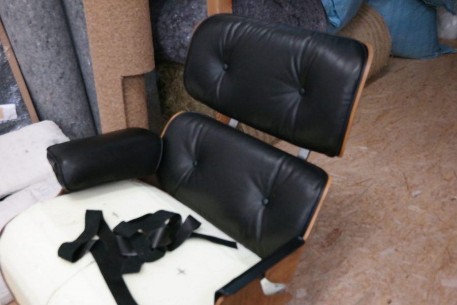 Aufbereitung eines Charles Eames Lounge Chair (1956)