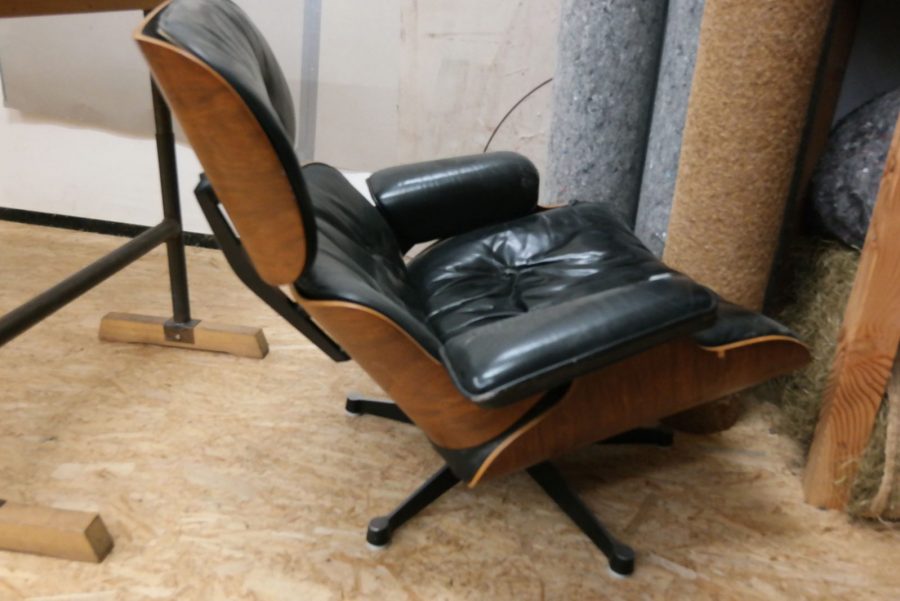Aufbereitung eines Charles Eames Lounge Chair (1956)