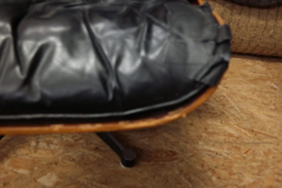 Aufbereitung eines Charles Eames Lounge Chair (1956)