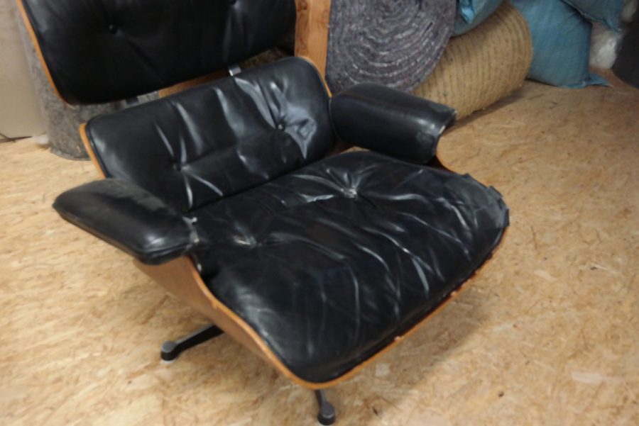 Aufbereitung eines Charles Eames Lounge Chair (1956)