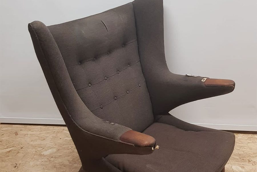 Restaurierung eines Designer Sessels "Papa Bear" von Hans J. Wegner aus den 1950er Jahren