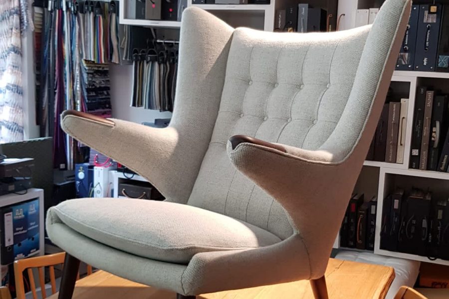 Restaurierung eines Designer Sessels "Papa Bear" von Hans J. Wegner aus den 1950er Jahren