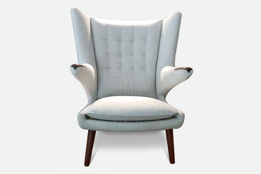 Restaurierung eines Designer Sessels "Papa Bear" von Hans J. Wegner aus den 1950er Jahren